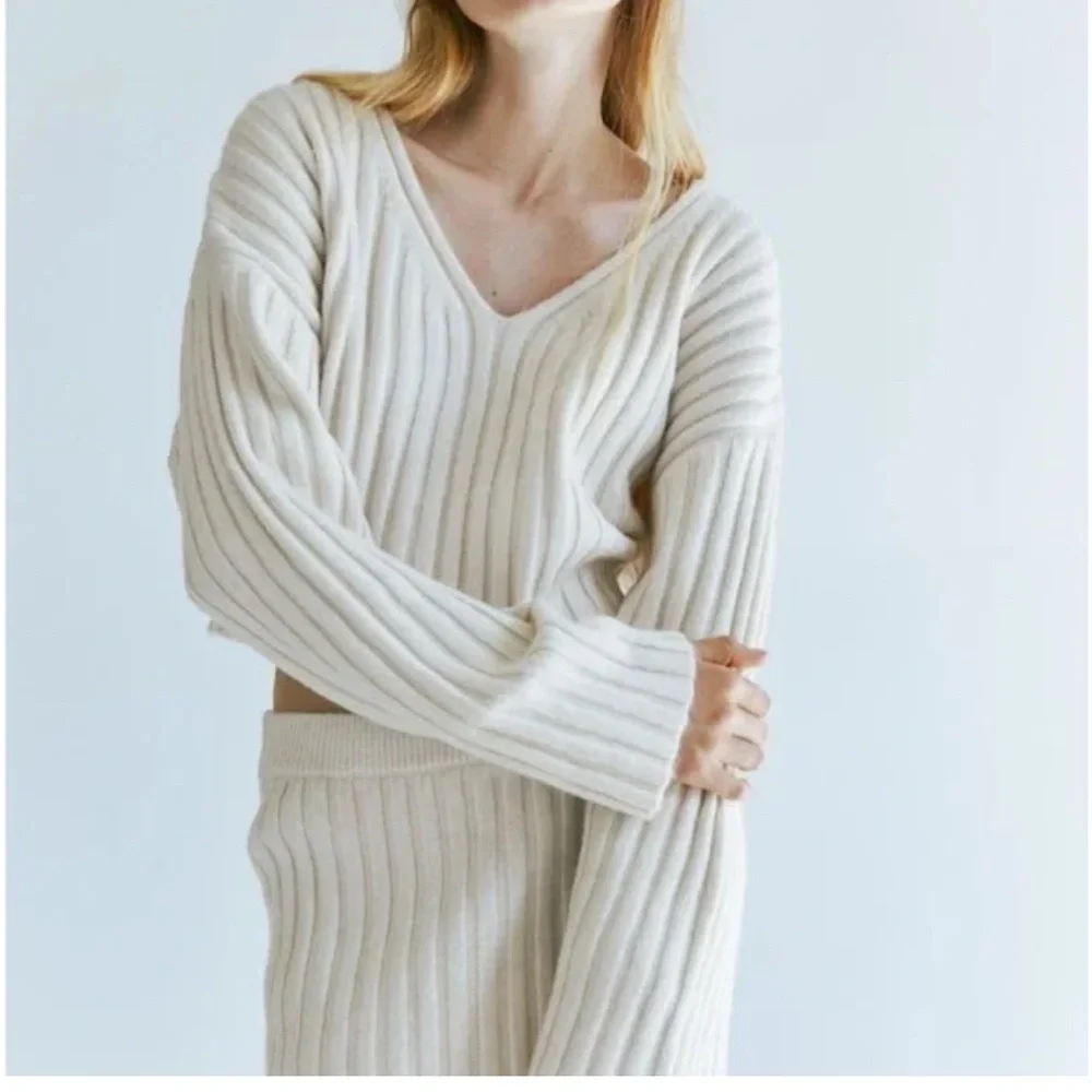 H&M Cream Rib Knit Sweater - Picture 2 of 4